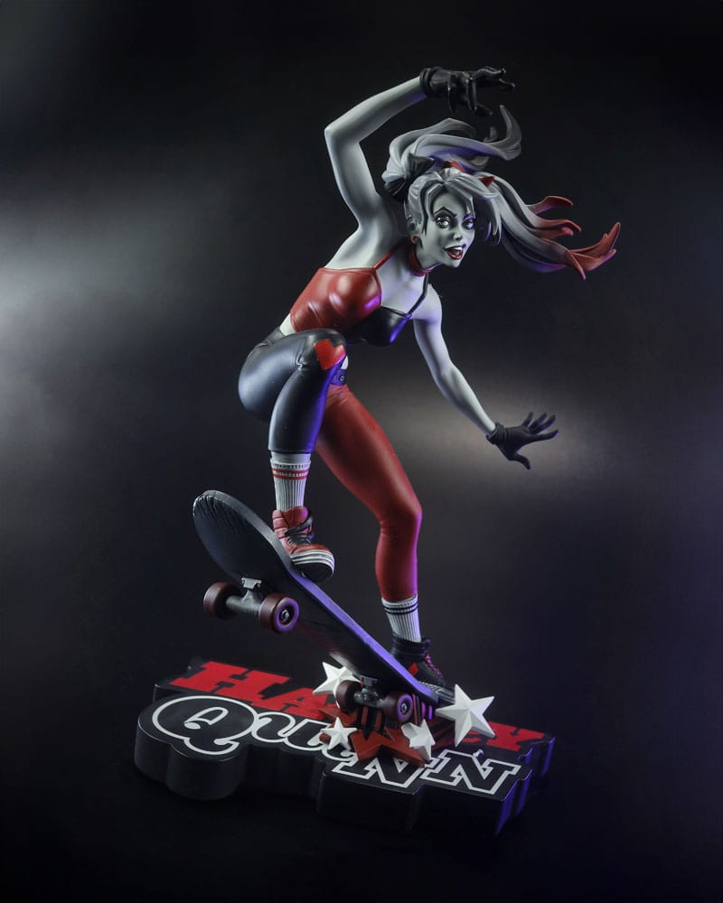 DC Direct Harley Quinn: Red, White & Black Statue 1/10 Harley Quinn by Ivan Tao 20 cm