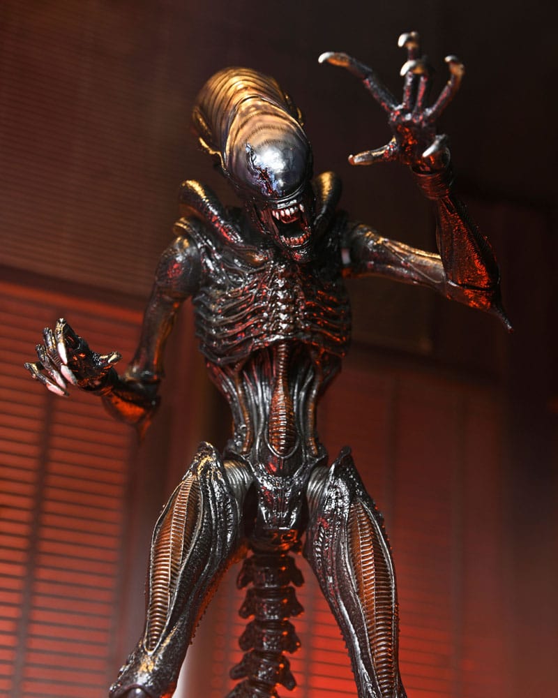 Alien: Romulus Ultimate Actionfigur Scorched Xenomorph 18 cm