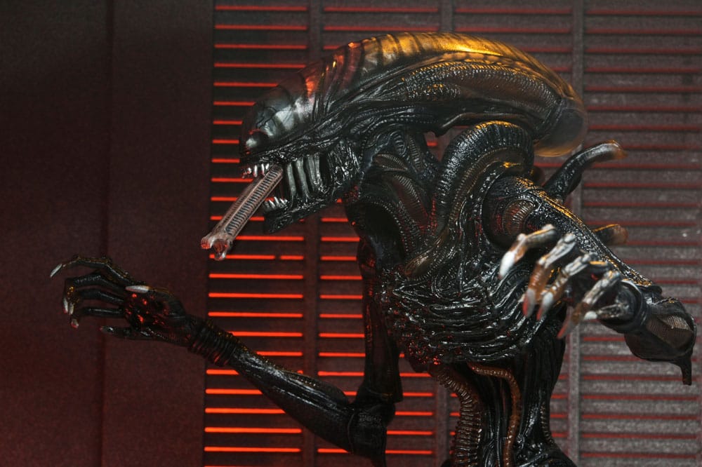 Alien: Romulus Ultimate Actionfigur Scorched Xenomorph 18 cm