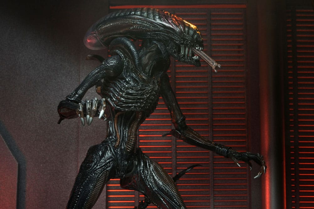 Alien: Romulus Ultimate Actionfigur Scorched Xenomorph 18 cm