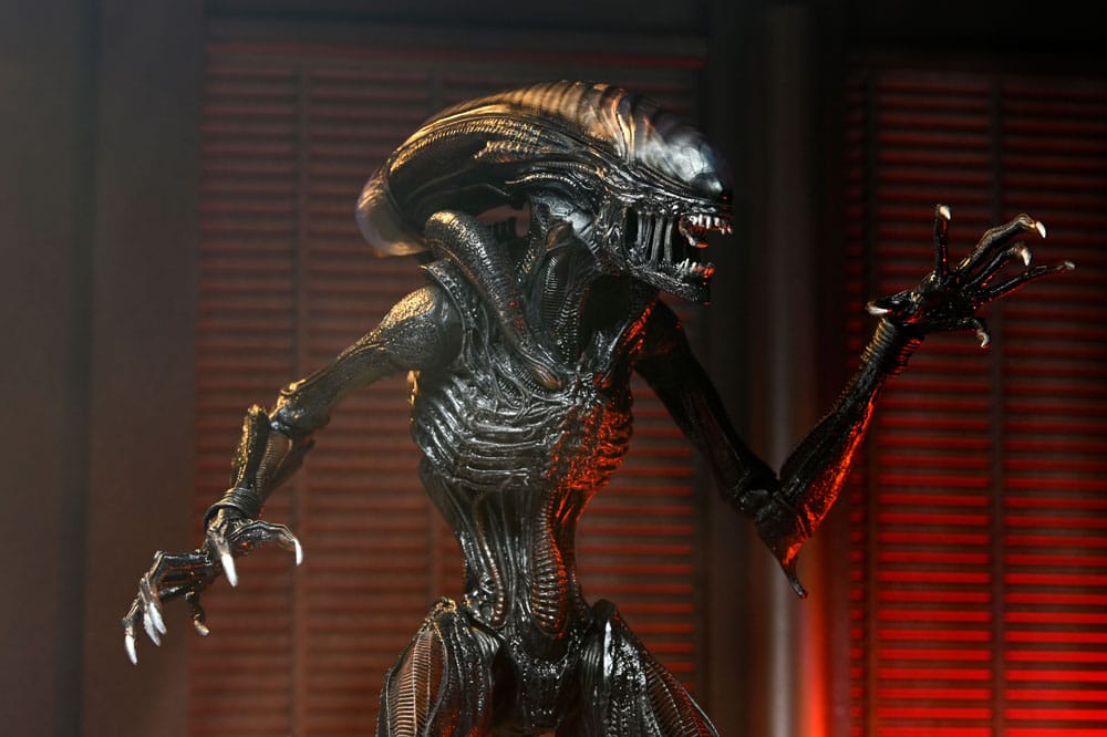 Alien: Romulus Ultimate Actionfigur Scorched Xenomorph 18 cm