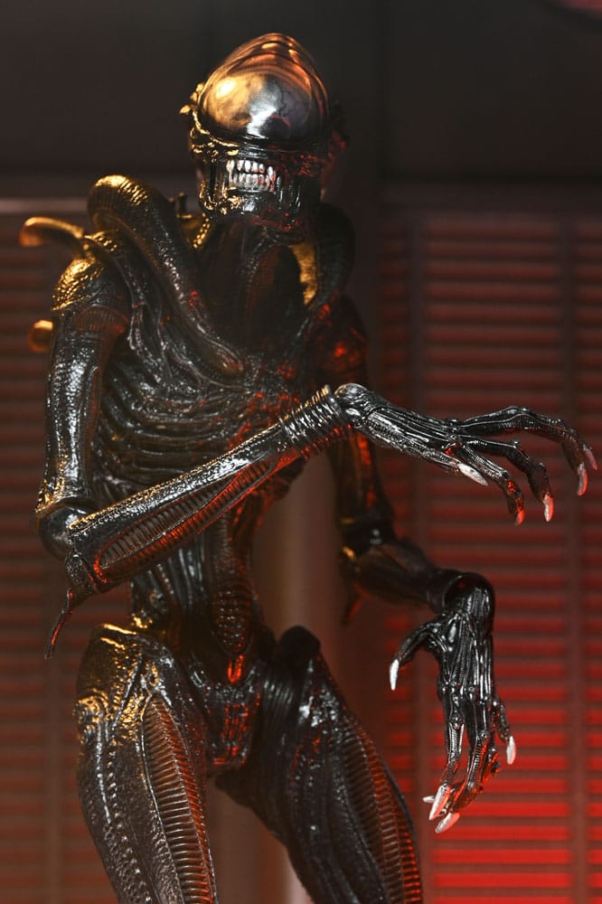 Alien: Romulus Ultimate Actionfigur Scorched Xenomorph 18 cm