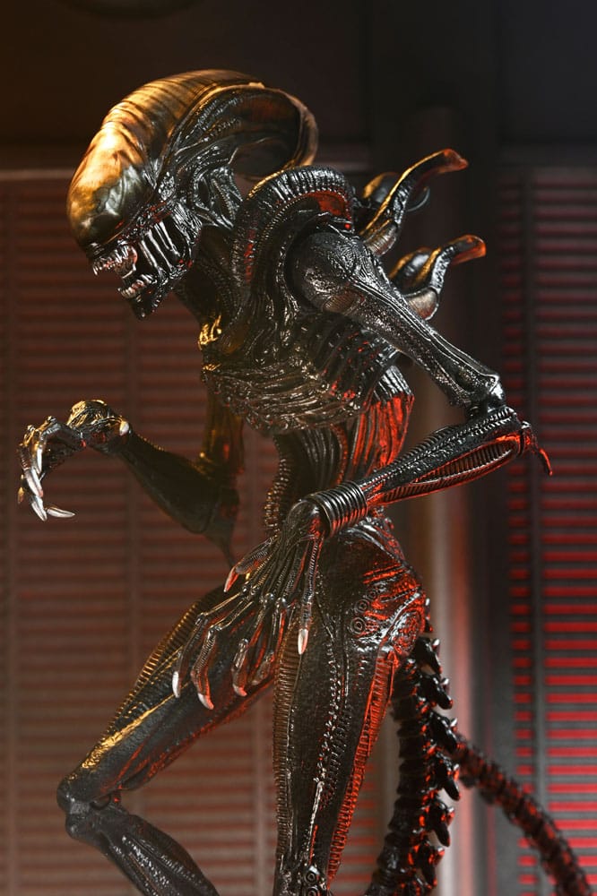 Alien: Romulus Ultimate Actionfigur Scorched Xenomorph 18 cm