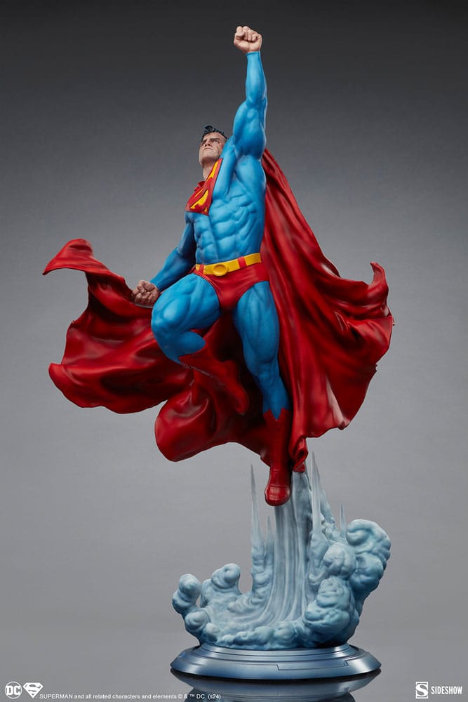 DC Comics Premium Format Statue Superman 84 cm