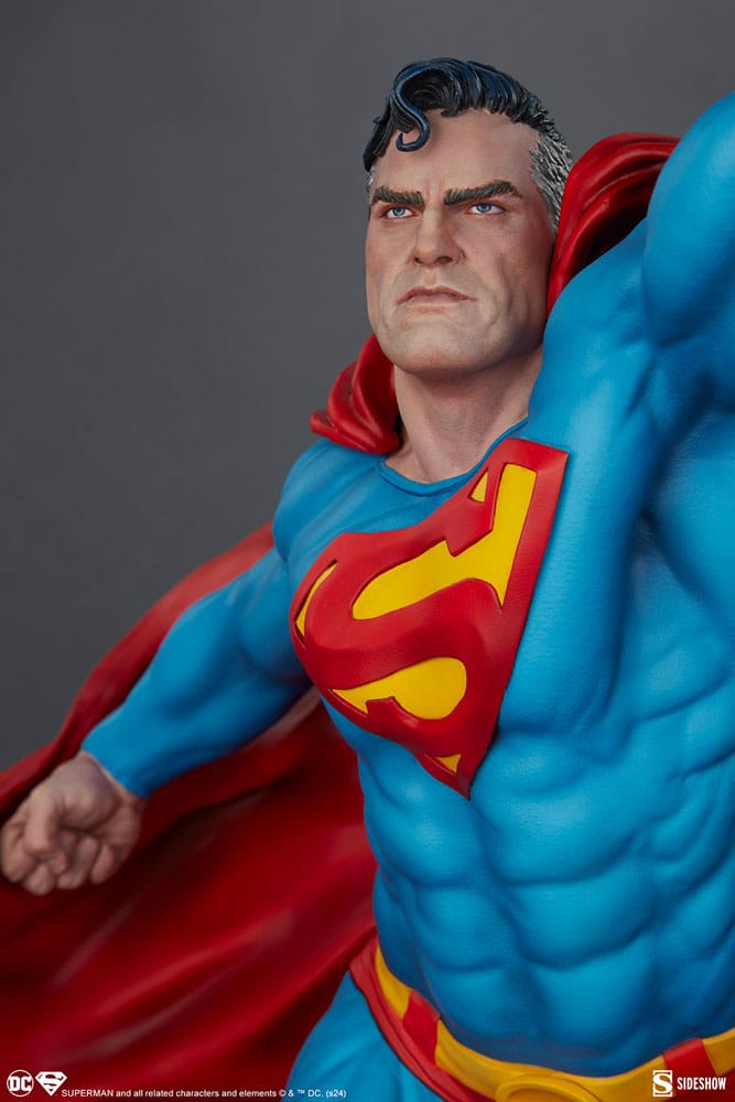 DC Comics Premium Format Statue Superman 84 cm