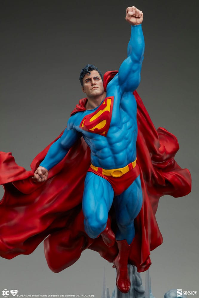 DC Comics Premium Format Statue Superman 84 cm