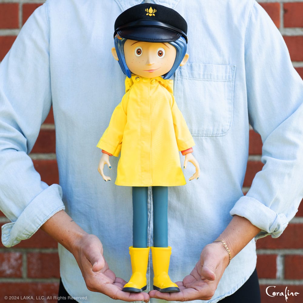 Coraline Supersize Vinyl Actionfigur Coraline with Hat (Button Eyes) 40 cm